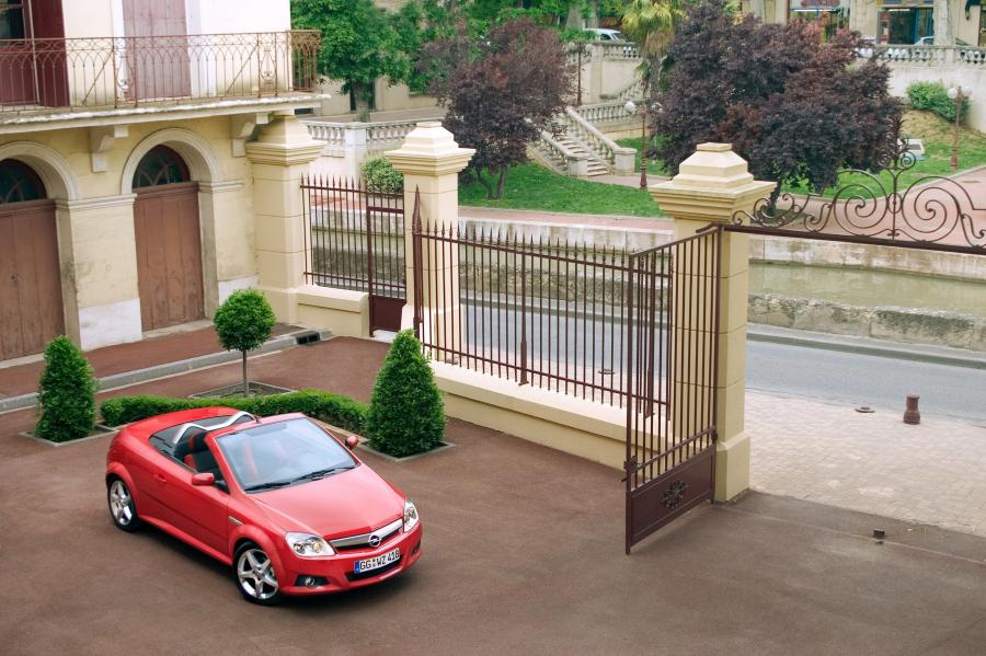  Opel Tigra Twin Top 2004 года  (фото 44 из 142)